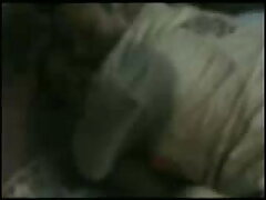 খেলনা তার দুই পুরুষ সামনে চটকান. অপুর চোদা চুদি